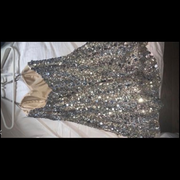 Elegant sparkly event dress - Picture 2 of 3